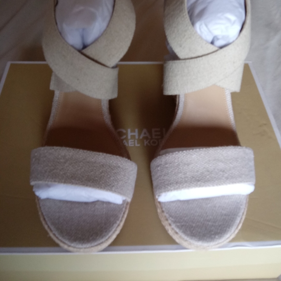 "New" Michael Kors Prue Wedges - Picture 5 of 10